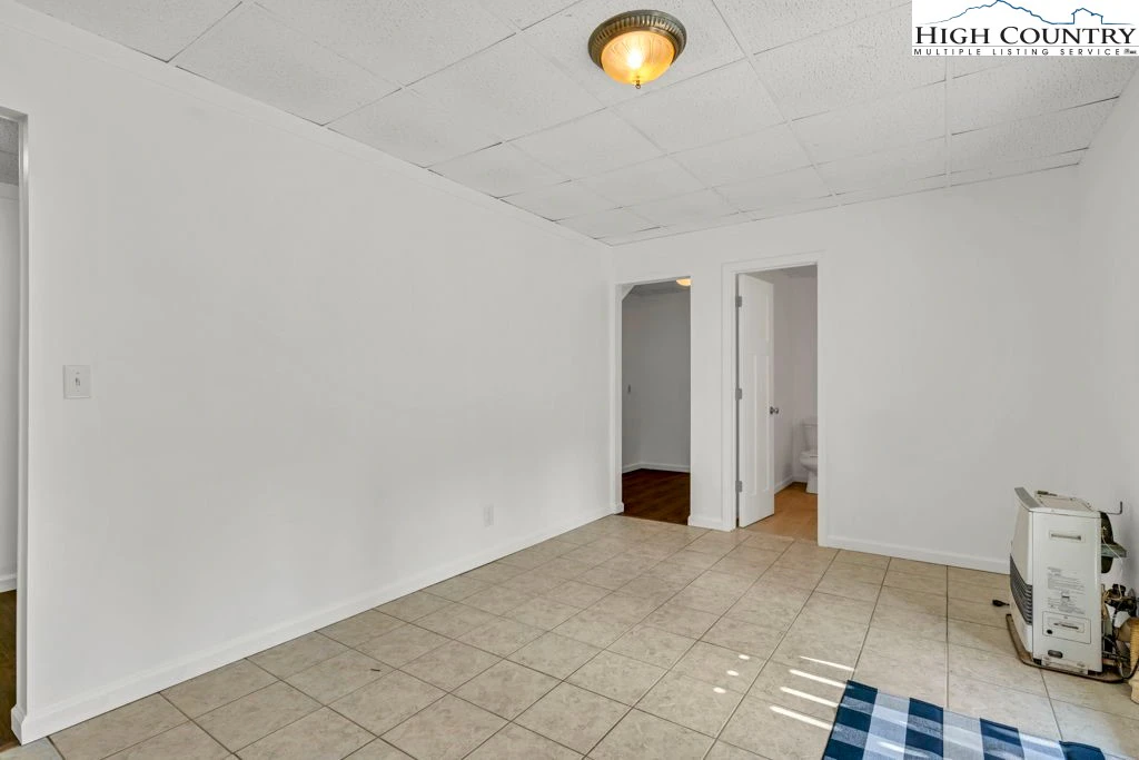 Image number 4 for the current listing