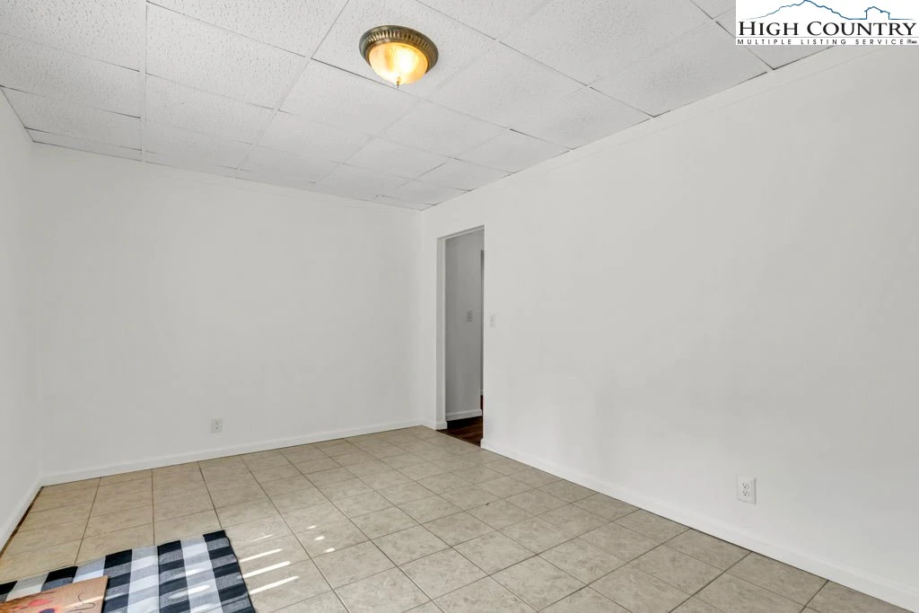 Image number 5 for the current listing