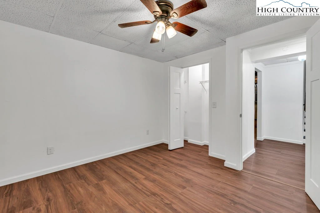 Image number 2 for the current listing