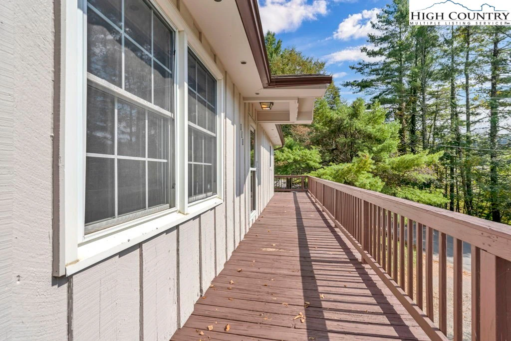 Image number 12 for the current listing