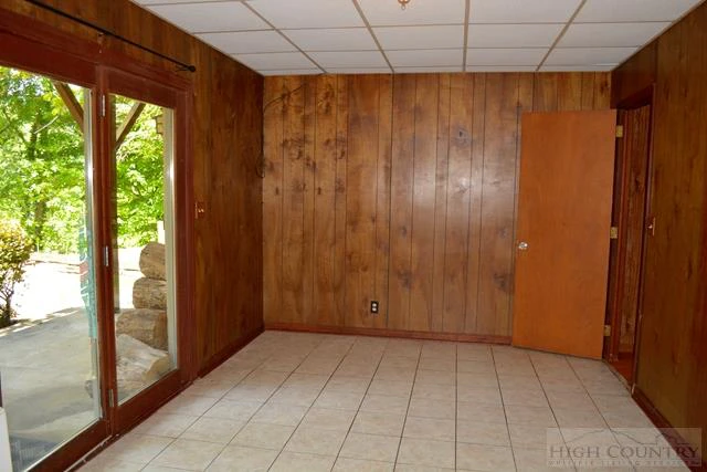Image number 16 for the current listing