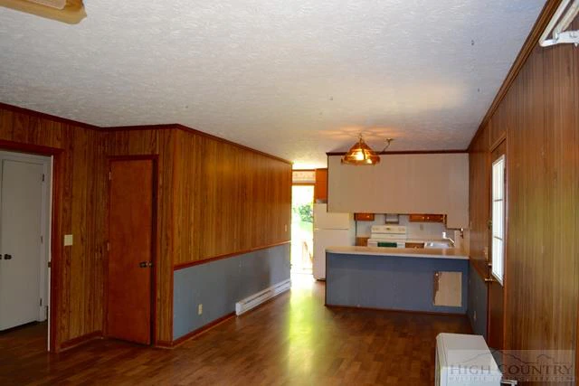 Image number 11 for the current listing