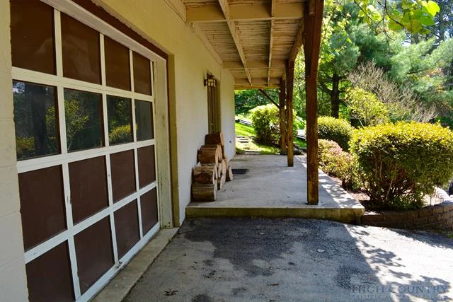 Image number 5 for the current listing