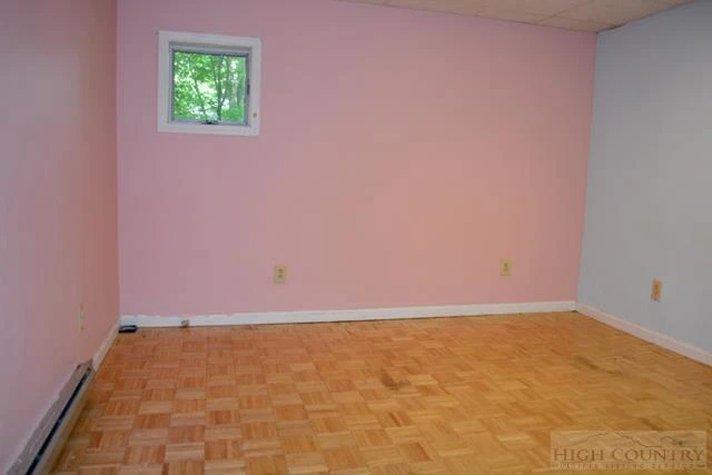 Image number 22 for the current listing