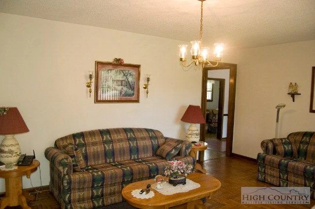 Image number 11 for the current listing