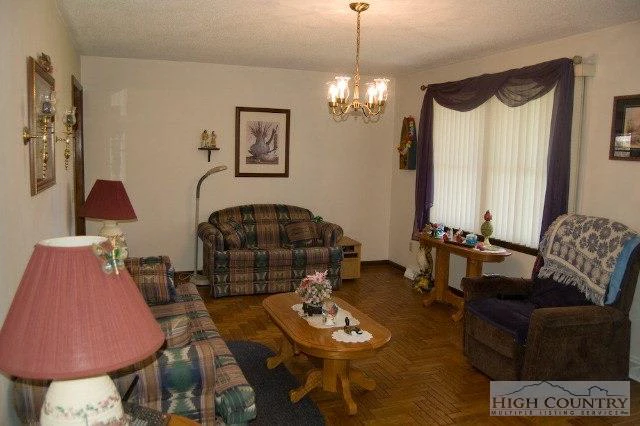 Image number 12 for the current listing
