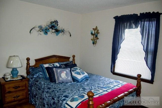 Image number 4 for the current listing