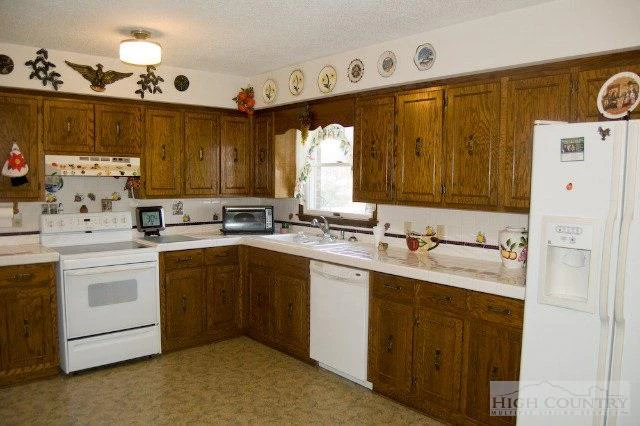 Image number 9 for the current listing