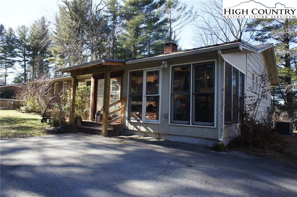 Image number 1 for the current listing