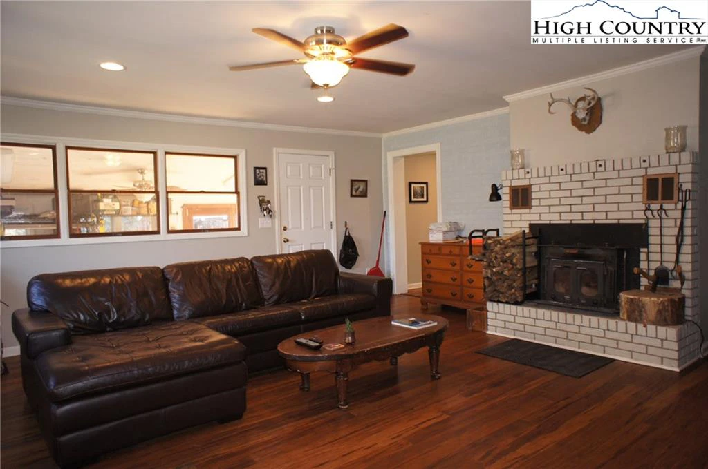 Image number 10 for the current listing