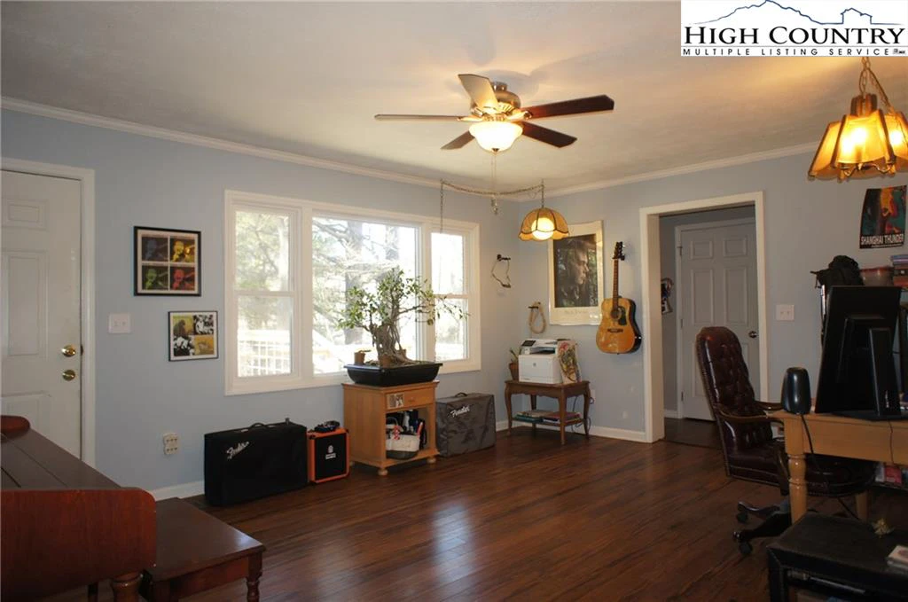 Image number 5 for the current listing