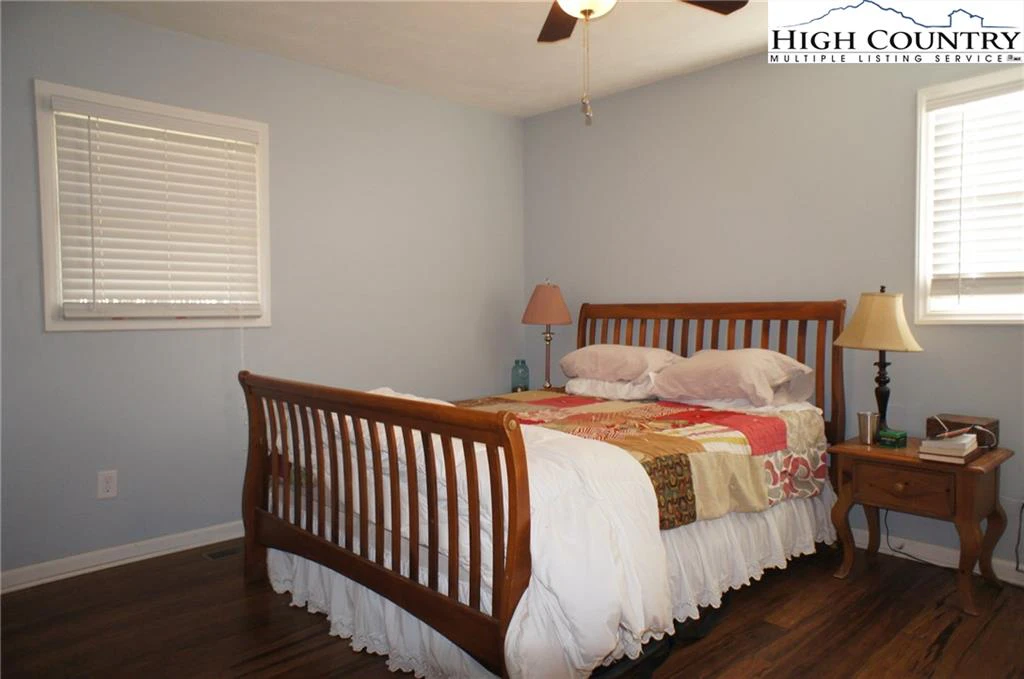Image number 8 for the current listing