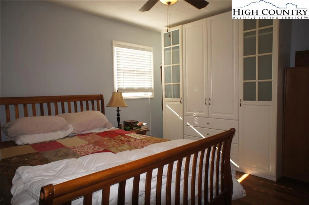 Image number 9 for the current listing
