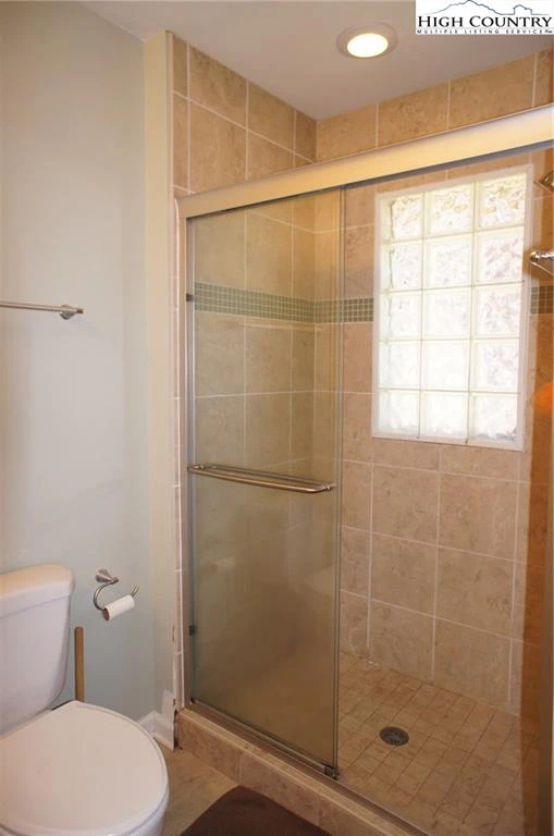 Image number 11 for the current listing