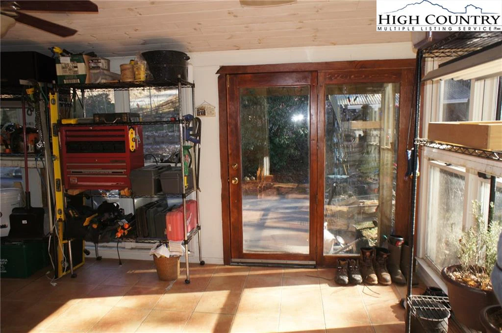 Image number 16 for the current listing