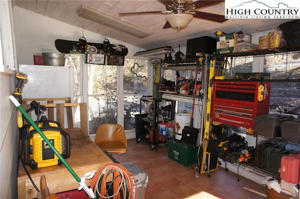 Image number 17 for the current listing