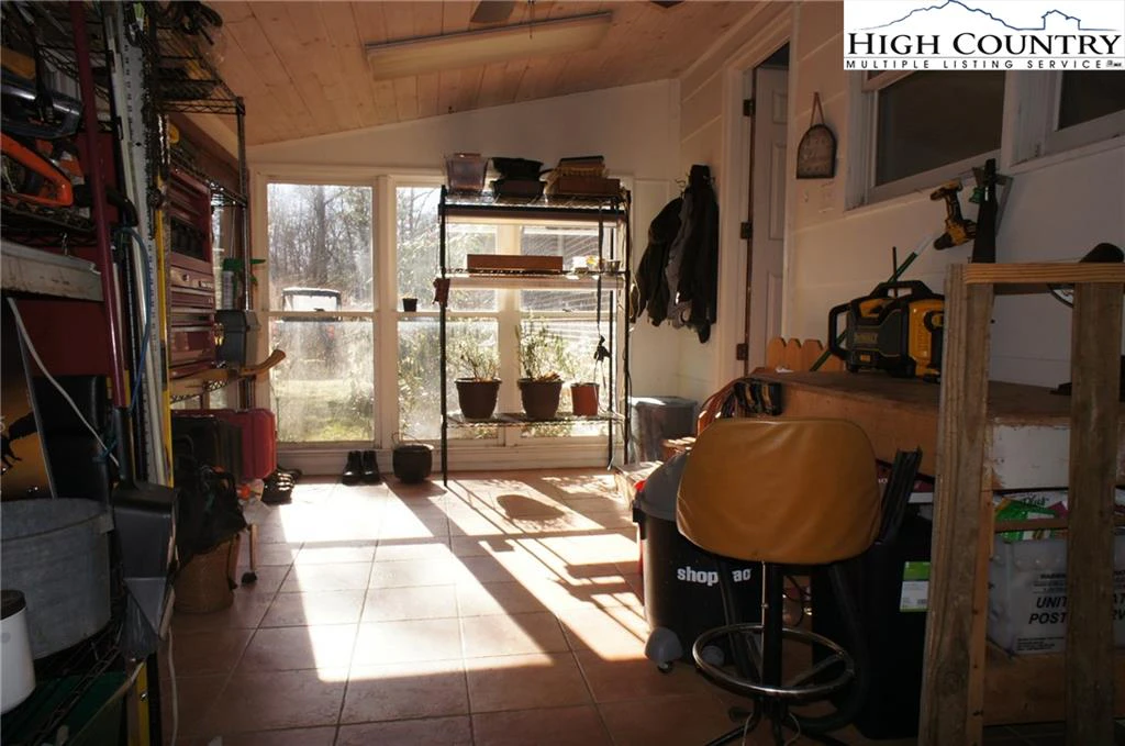 Image number 18 for the current listing