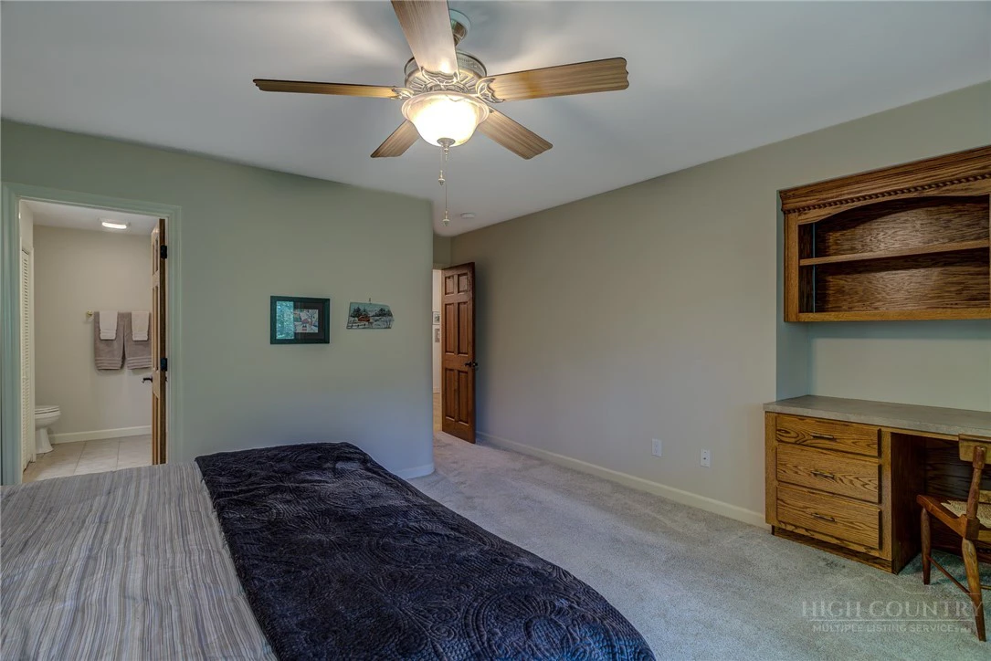 Image number 19 for the current listing