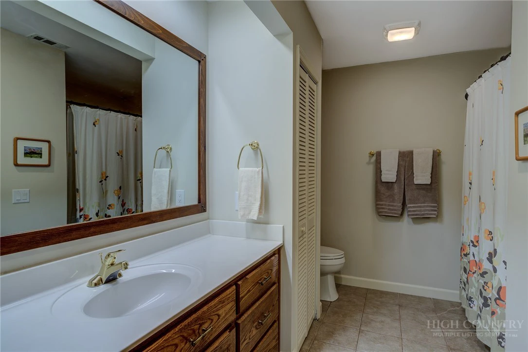 Image number 20 for the current listing