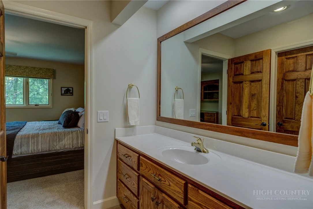 Image number 21 for the current listing