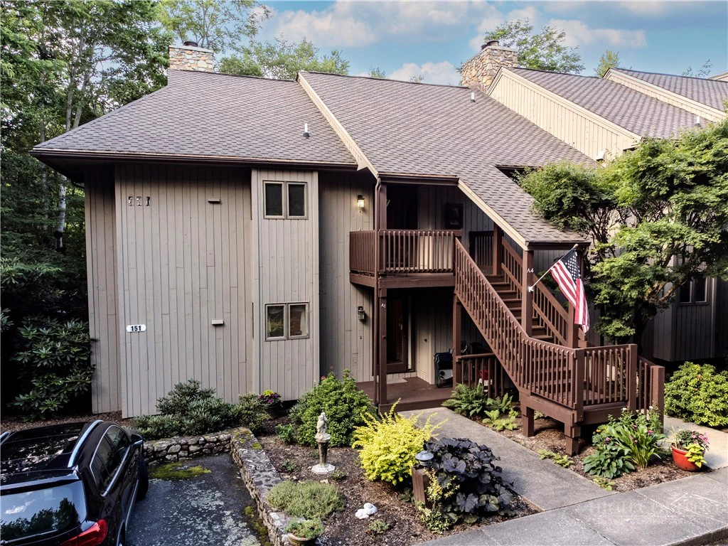Image number 1 for the current listing