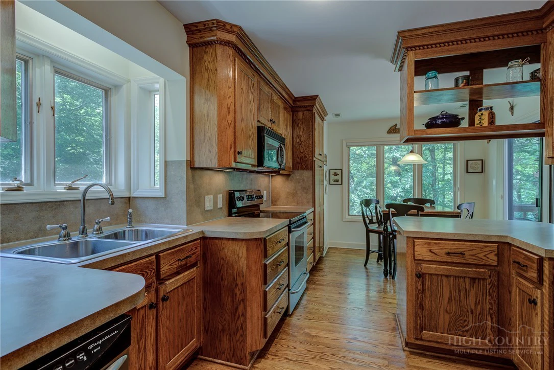 Image number 6 for the current listing