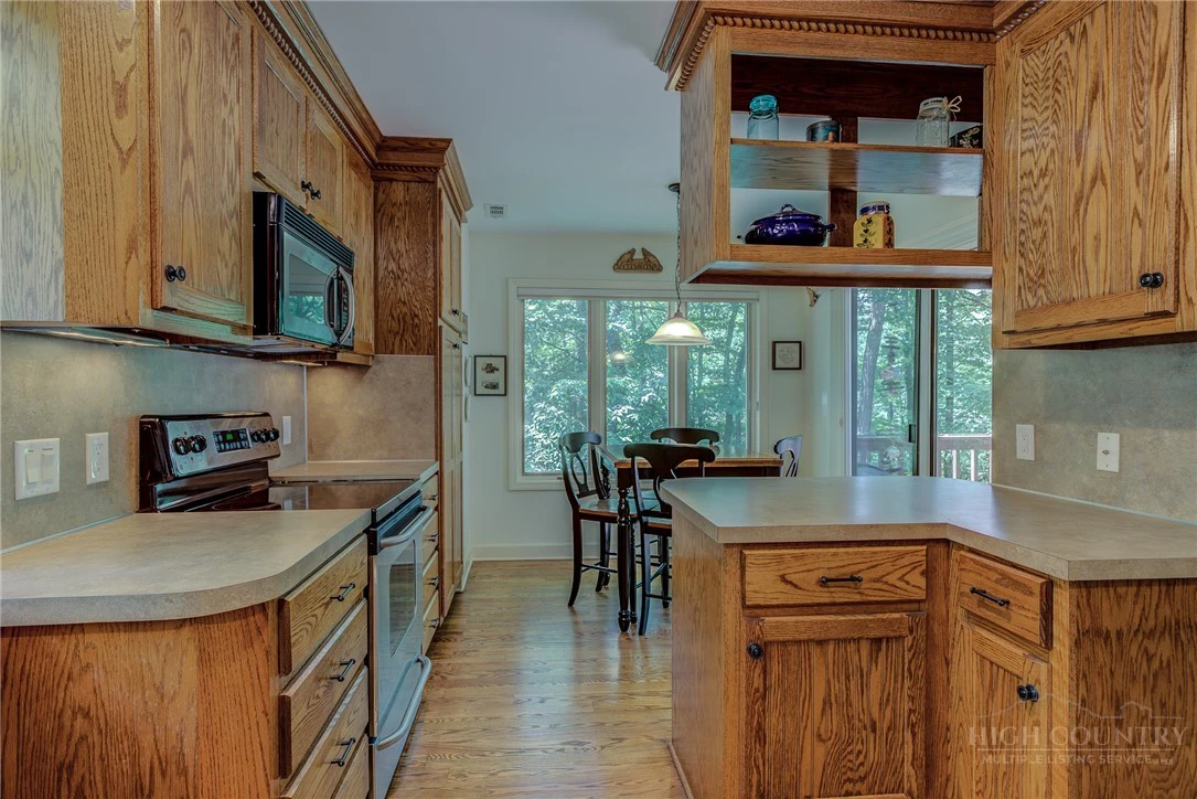 Image number 8 for the current listing