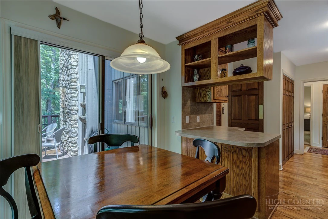 Image number 9 for the current listing