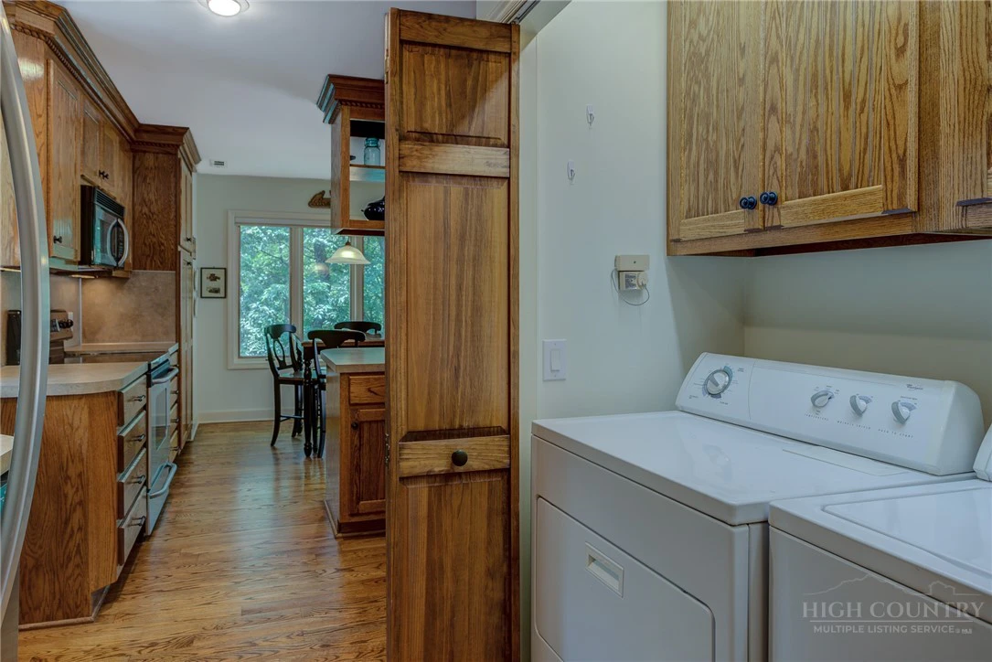 Image number 2 for the current listing