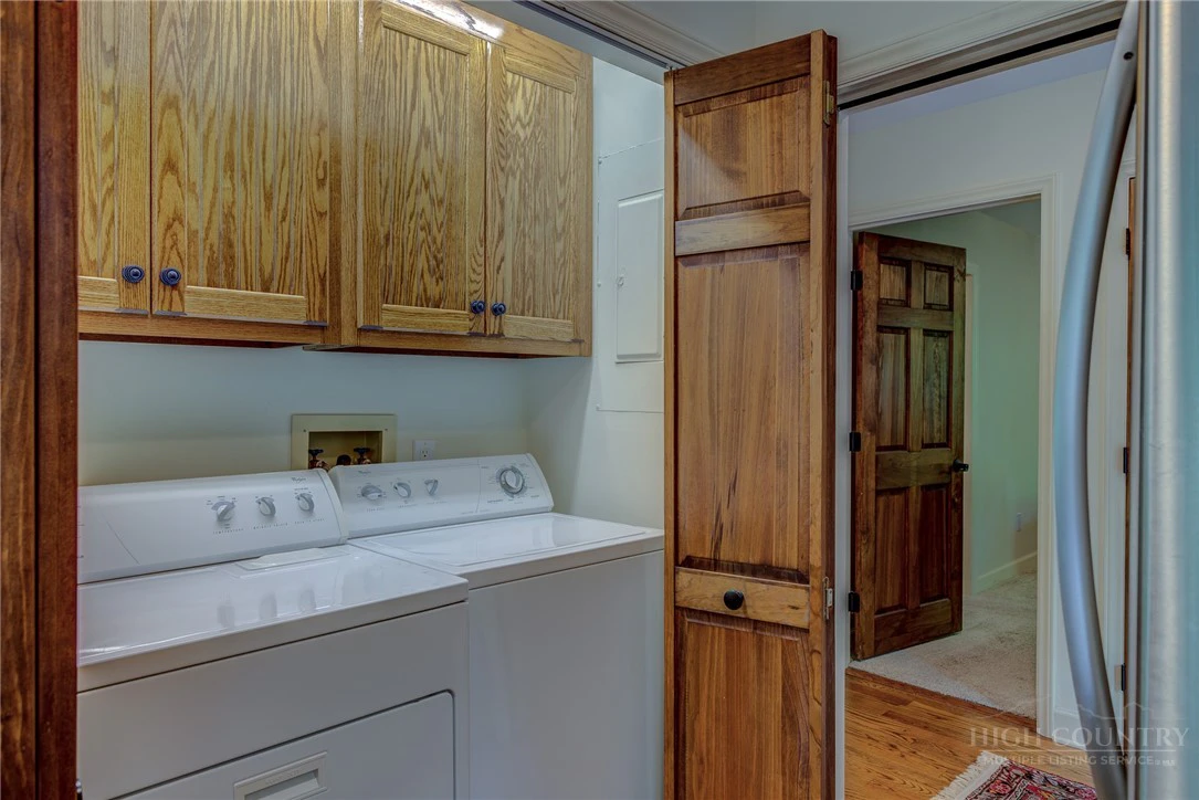 Image number 11 for the current listing