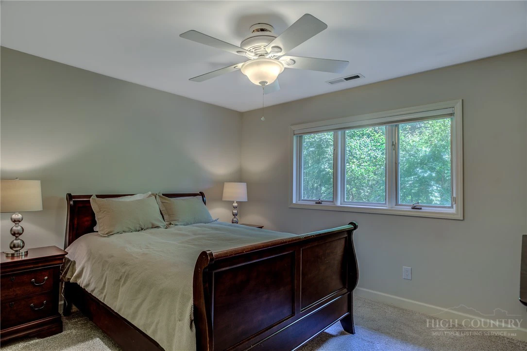 Image number 13 for the current listing