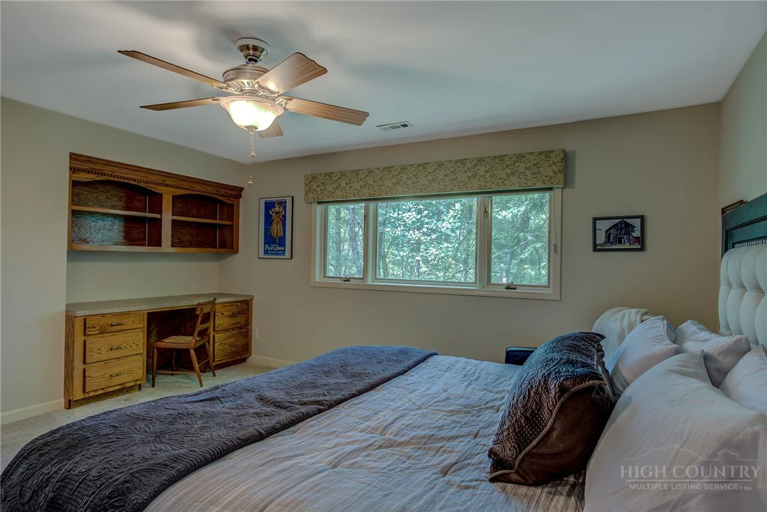 Image number 18 for the current listing