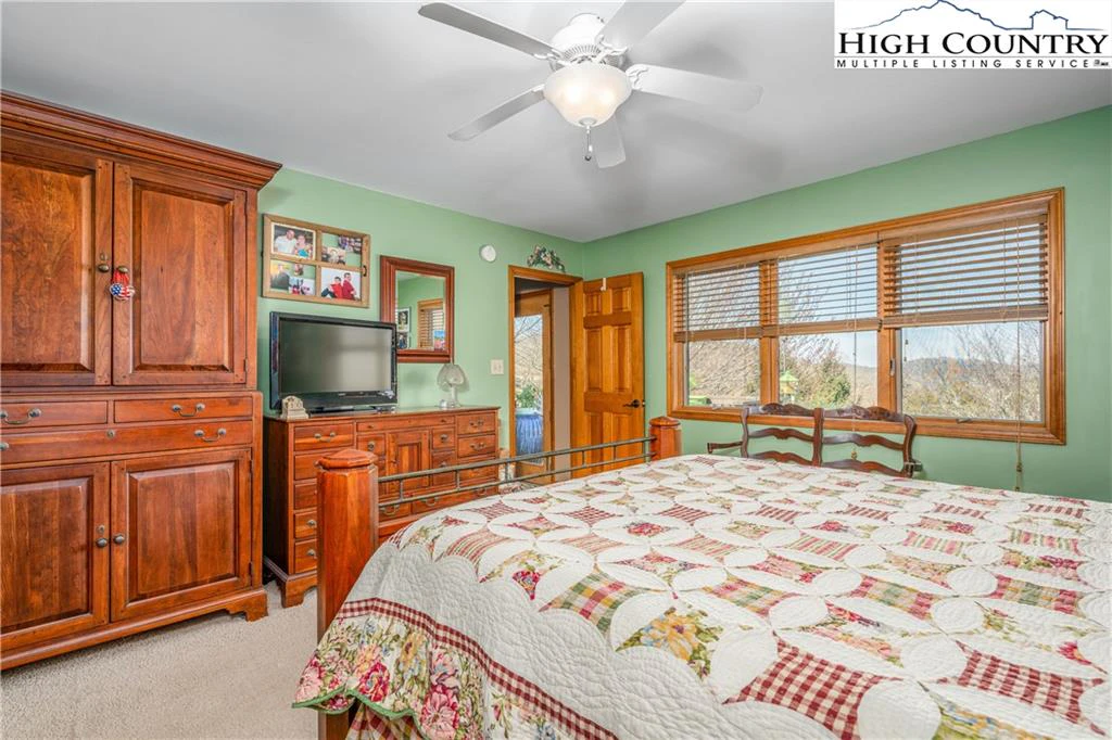 Image number 11 for the current listing