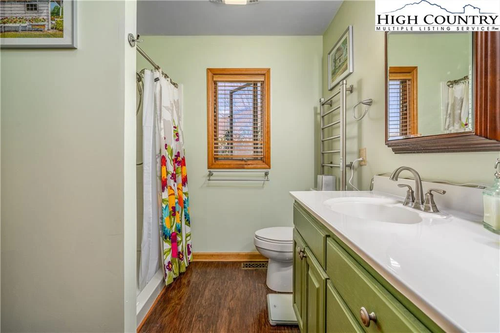 Image number 3 for the current listing