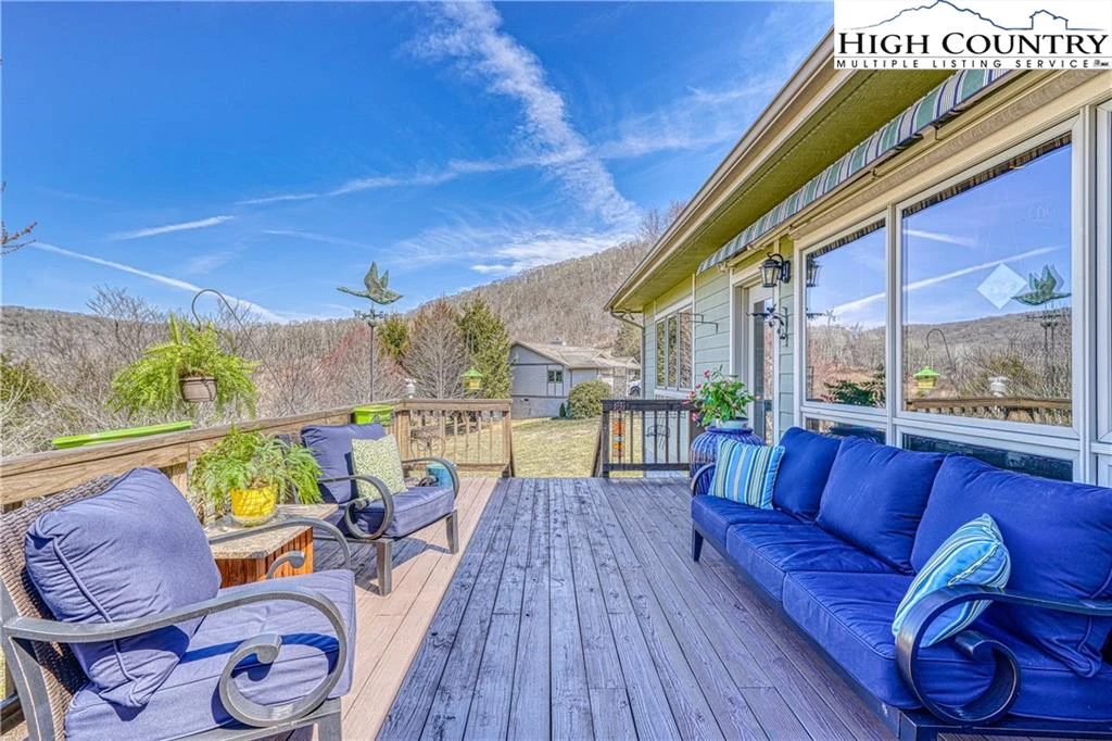 Image number 14 for the current listing