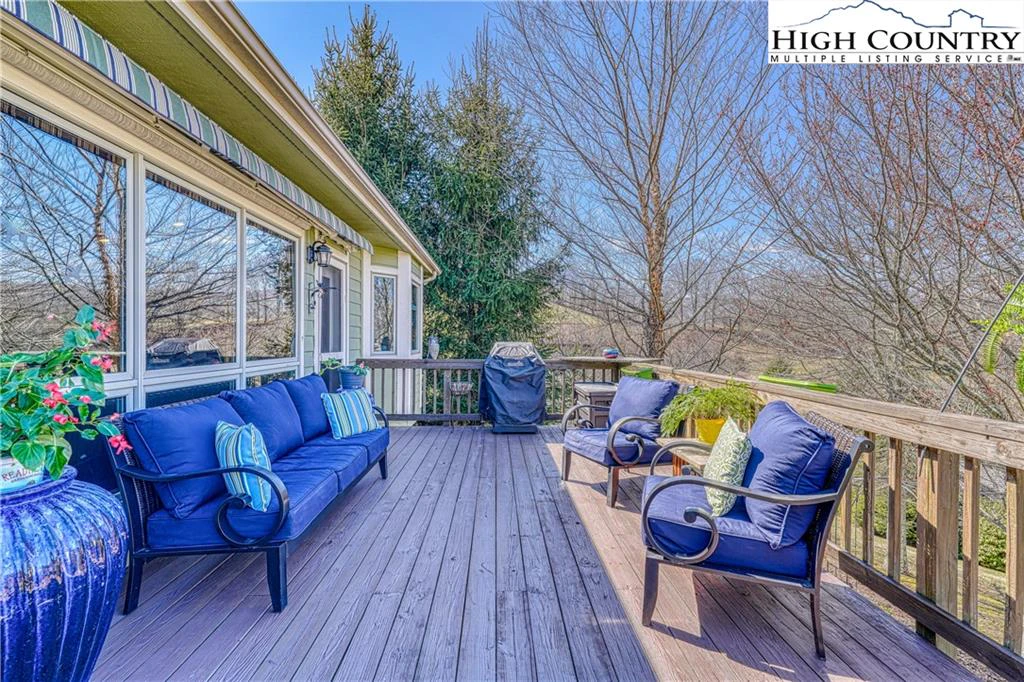 Image number 15 for the current listing