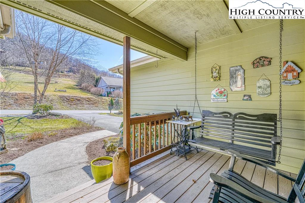 Image number 19 for the current listing