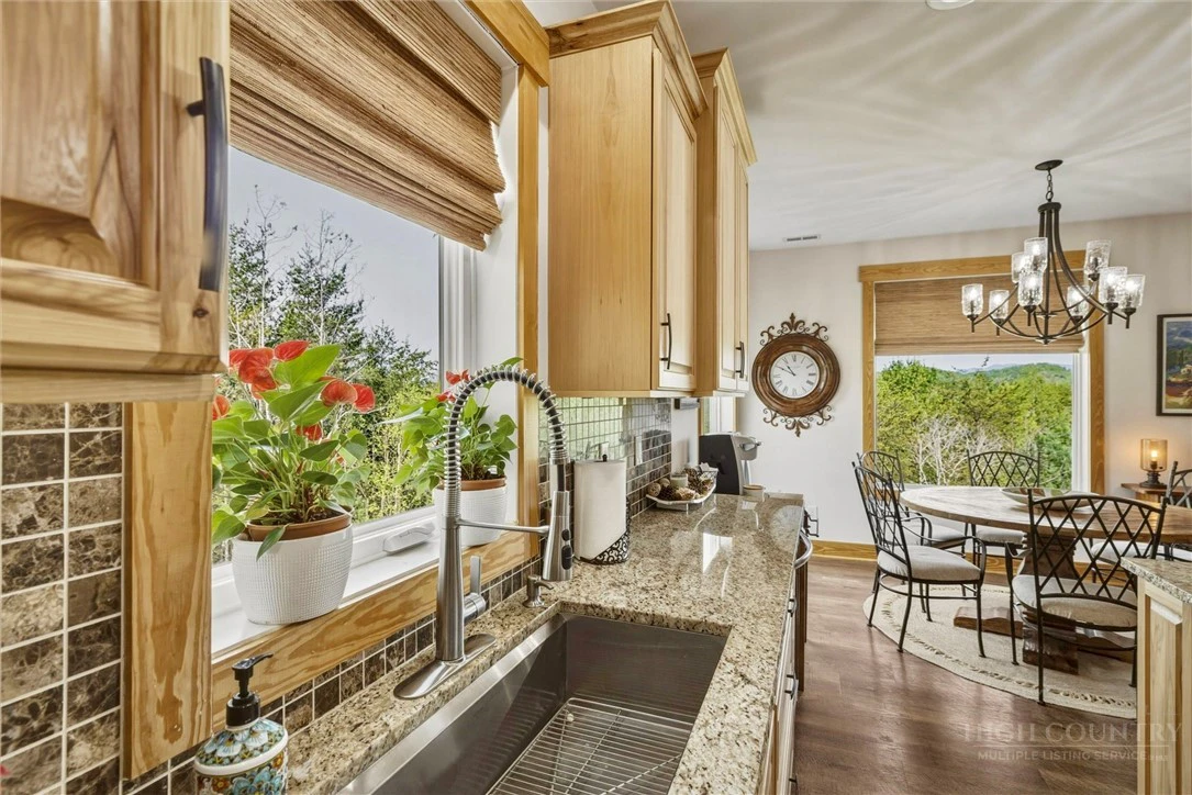 Image number 4 for the current listing