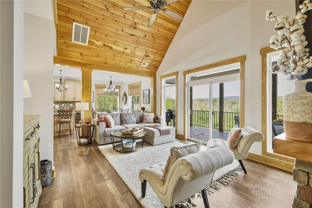 Image number 6 for the current listing