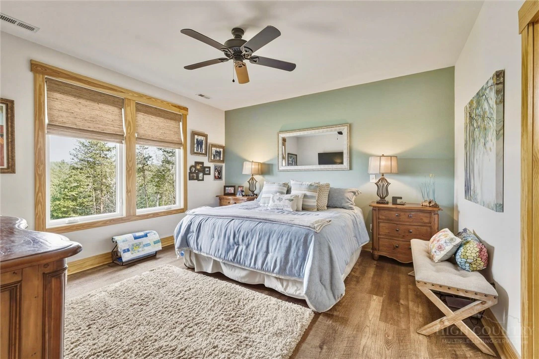 Image number 7 for the current listing