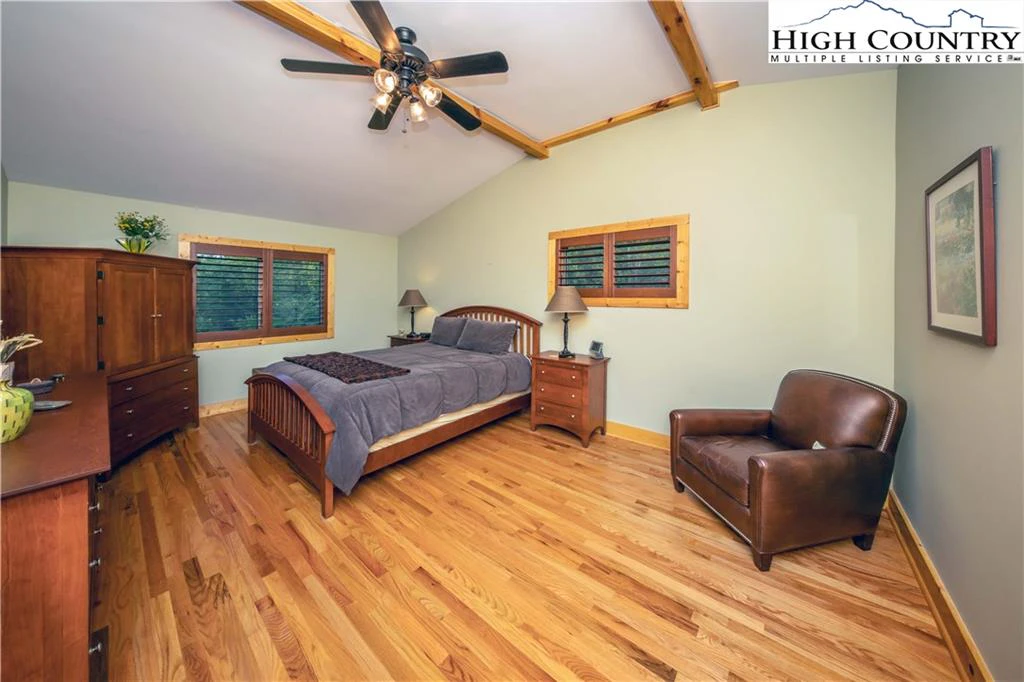 Image number 18 for the current listing