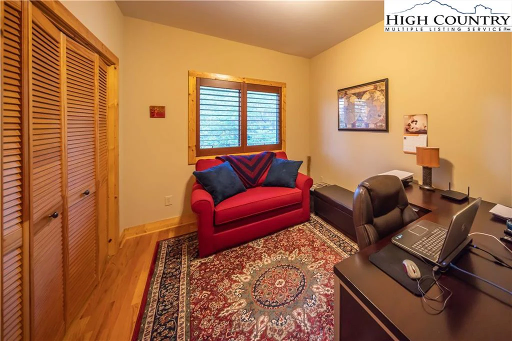 Image number 2 for the current listing
