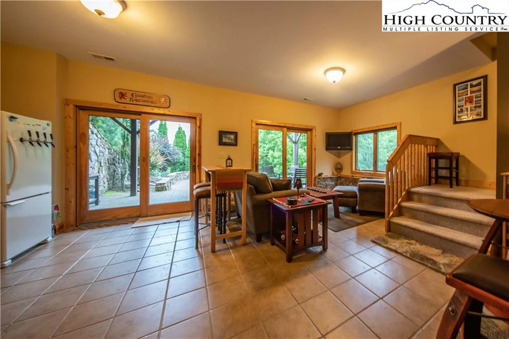 Image number 13 for the current listing