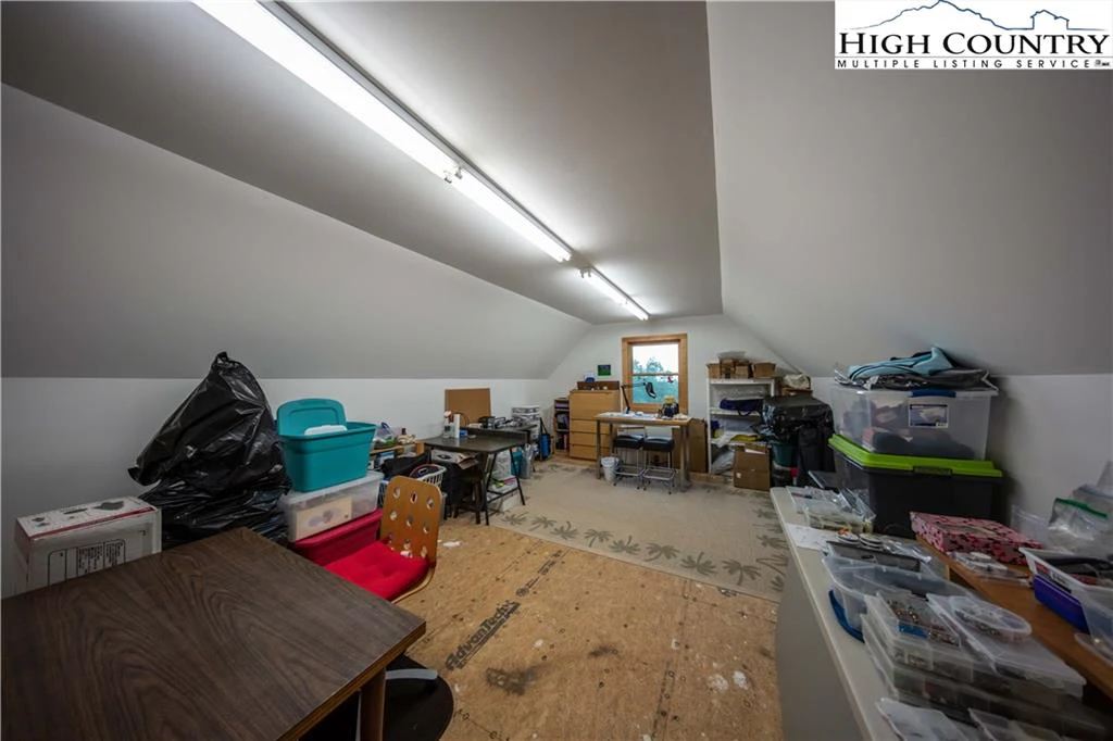 Image number 4 for the current listing