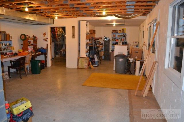 Image number 14 for the current listing