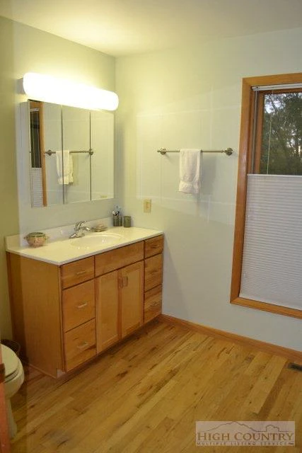 Image number 20 for the current listing