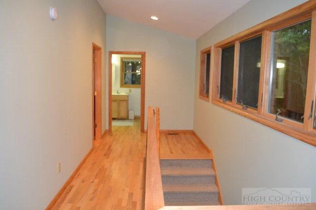 Image number 17 for the current listing
