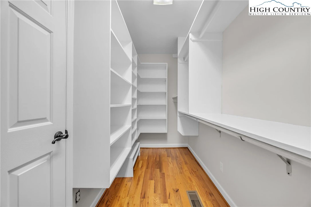 Image number 2 for the current listing