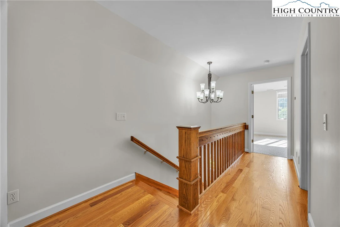 Image number 13 for the current listing