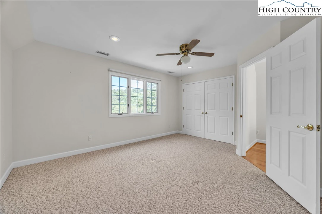 Image number 11 for the current listing